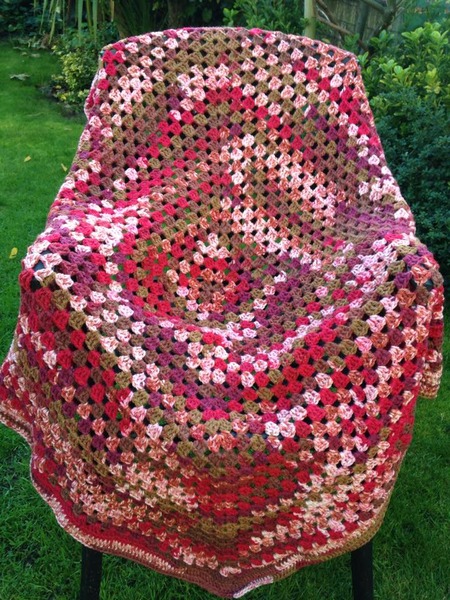 Woolly Hugs. Supporting refugees, lovely crafters and donors, fabulous Mumsnetters we need your help.