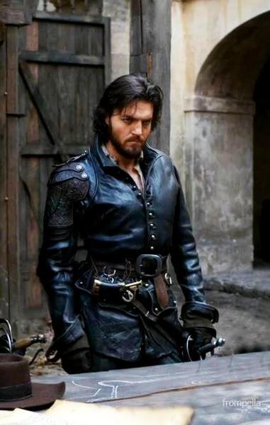 Swagger Inn Thread 114: Grab a cake off the trolley and the musketeer of your fancy <nto>