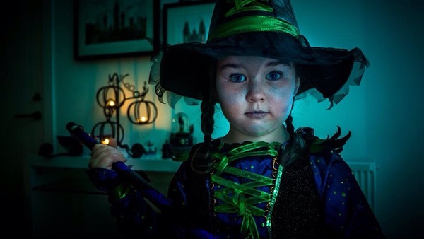Share pictures of your witches and wizards from this Halloween to win Worst Witch goodies, Halloween choices and £50 Amazon vouchers.