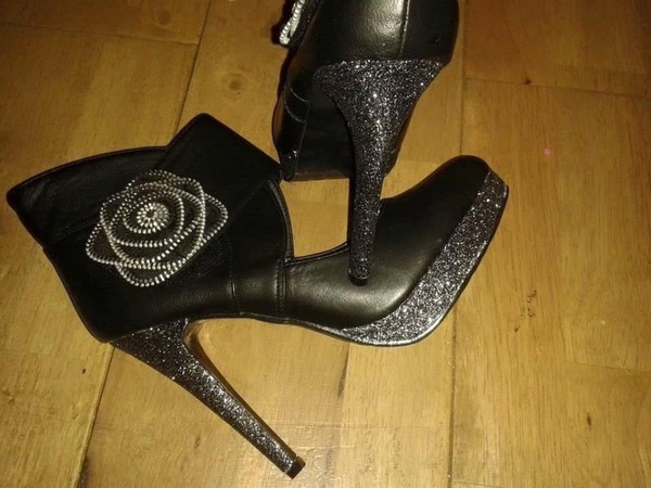 To wonder what's with all the glittery shite in Facebook selling groups?