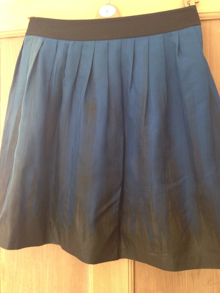 Top and shoes to go with this skirt....