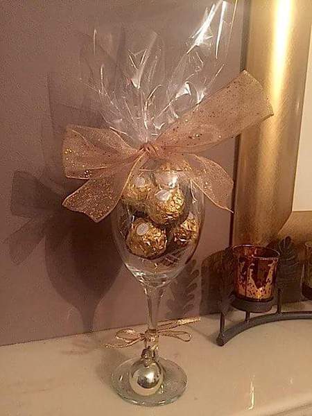 To think that after all the FB glittery shite threads, we need an FB Xmas shite thread?