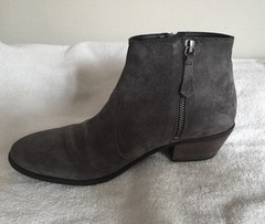 Please can someone help me find some boots like these .. I have failed ..