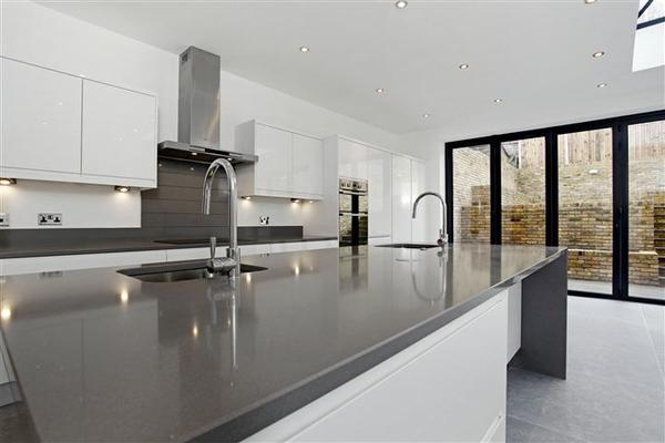 25% off your new family kitchen with Puccini Kitchens