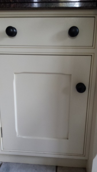 changing kitchen cupboard handles