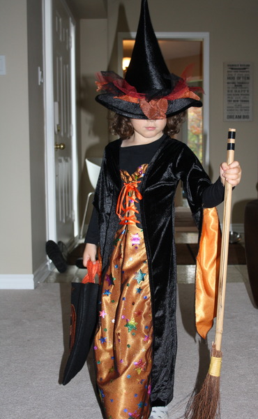 Share pictures of your witches and wizards from this Halloween to win Worst Witch goodies, Halloween choices and £50 Amazon vouchers.