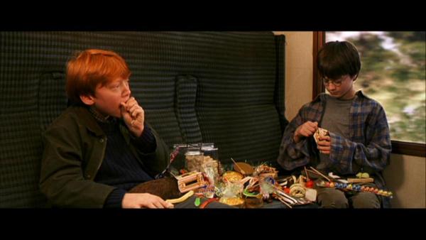 Do people really consider it unreasonable to eat on the train?