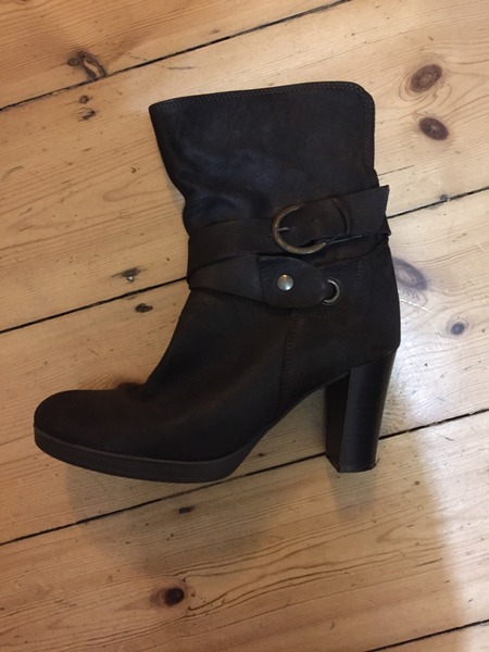 Talk me out of (or into) a label-blinded charity shop purchase.