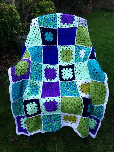 Woolly Hugs. Supporting refugees, lovely crafters and donors, fabulous Mumsnetters we need your help.