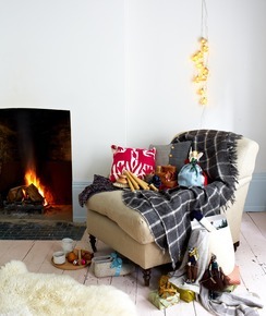 **WIN 1 of 2 pairs of tickets to Selvedge Artisan Christmas Fair** at The American Museum in Britain on 12th December