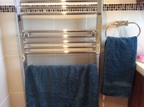 Choose my bathroom towels please! (with photos)