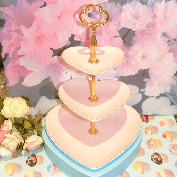 20% off everything at http://www.cakestandland.co.uk