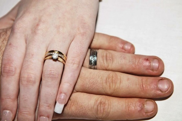 Engagement ring- does it come to bed?