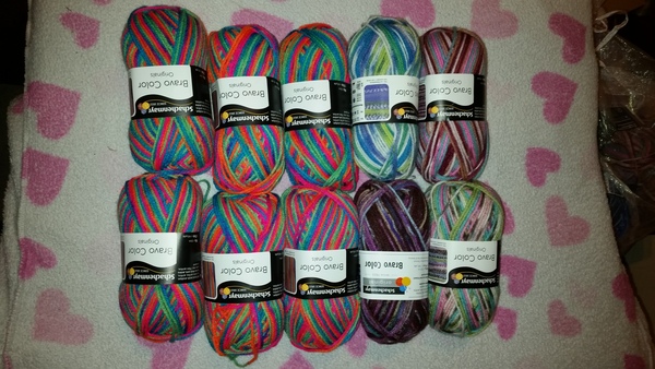 Woolly Hugs. Supporting refugees, lovely crafters and donors, fabulous Mumsnetters we need your help.