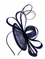 Do people still wear fascinators to weddings?