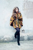 How do you wear a cape?? Are they flattering? Larger chest advice please!