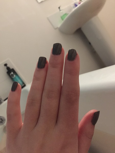 Does anyone else hate pale/greige nails on themselves?