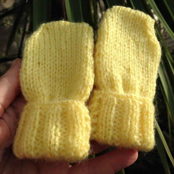 Woolly Hugs. Supporting refugees, lovely crafters and donors, fabulous Mumsnetters we need your help.