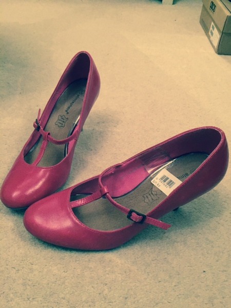 Look at my charity shop find! Look at it!