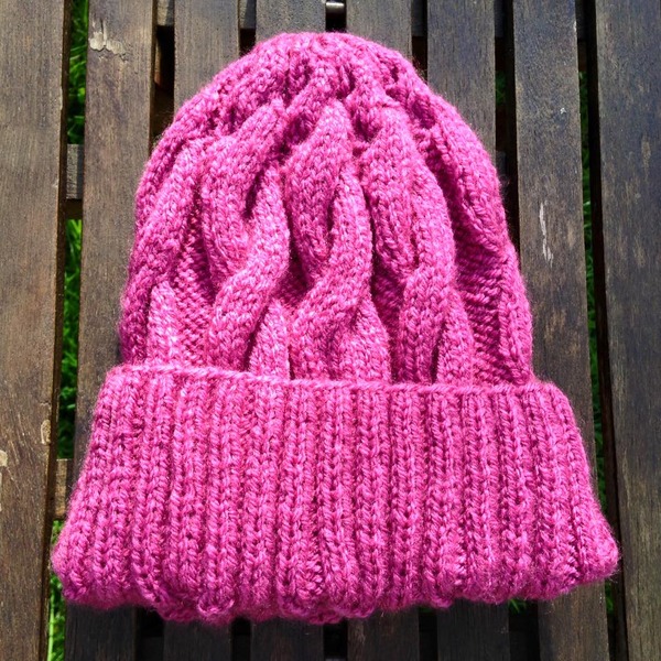 Woolly Hugs. Supporting refugees, lovely crafters and donors, fabulous Mumsnetters we need your help.