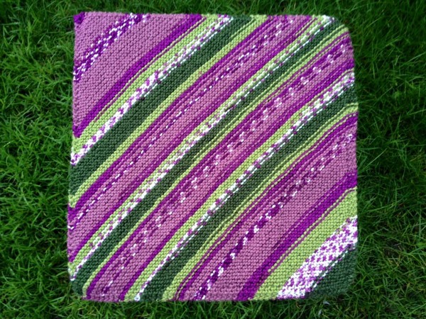 Woolly Hugs. Supporting refugees, lovely crafters and donors, fabulous Mumsnetters we need your help.