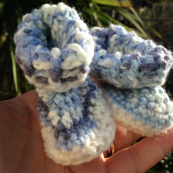 Woolly Hugs. Supporting refugees, lovely crafters and donors, fabulous Mumsnetters we need your help.