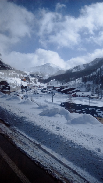 Update for newbies -Success skiing after 20 years  -Just back from pistes-Great time
