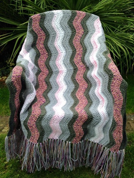 Woolly Hugs. Supporting refugees, lovely crafters and donors, fabulous Mumsnetters we need your help.