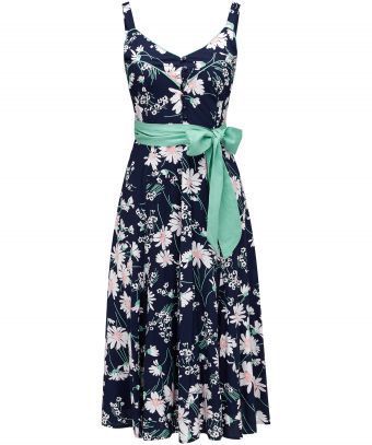 More of a WWYD - fellow wedding guest wants my dress!