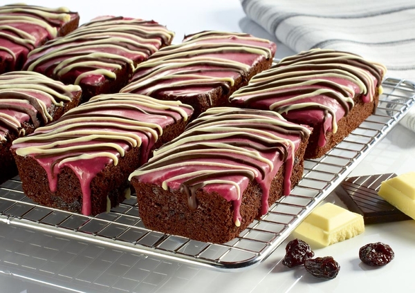 Chocolate cake with hidden vegetables for children who won't eat vegetables!