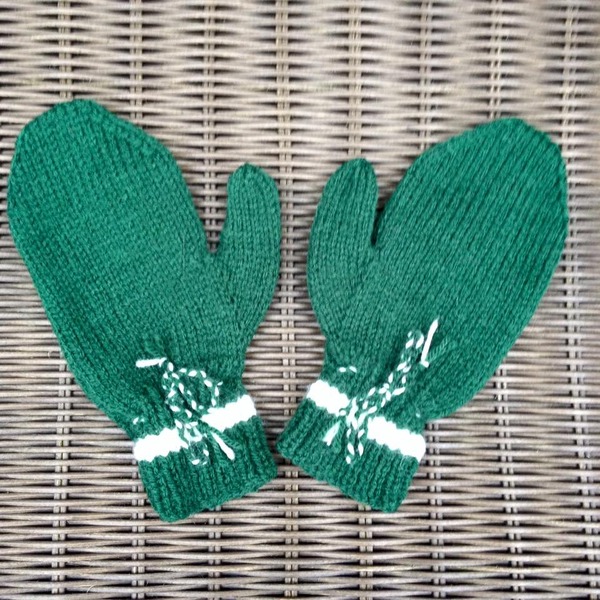 Woolly Hugs. Our Project to help refugees continues. One square, one blanket, a pair of gloves, one warm hat, one step at a time, really every little thing will help. All support welcome.