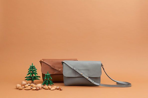 I think I'd like a grey handbag.