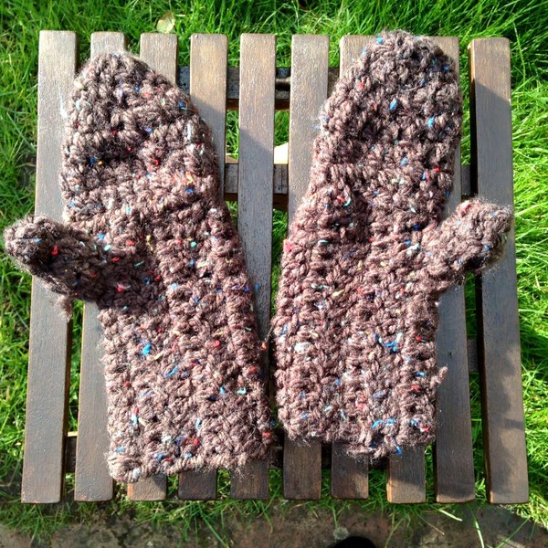 Woolly Hugs. Our Project to help refugees continues. One square, one blanket, a pair of gloves, one warm hat, one step at a time, really every little thing will help. All support welcome.