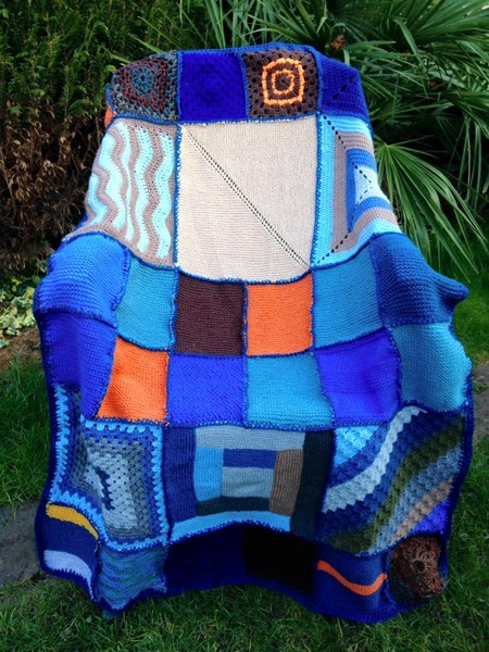 Woolly Hugs. Our Project to help refugees continues. One square, one blanket, a pair of gloves, one warm hat, one step at a time, really every little thing will help. All support welcome.