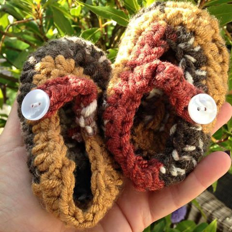 Woolly Hugs. Our Project to help refugees continues. One square, one blanket, a pair of gloves, one warm hat, one step at a time, really every little thing will help. All support welcome.