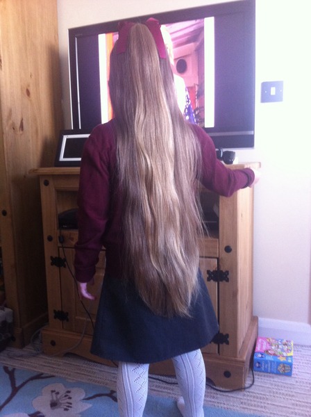 Detangling long hair (six year old)