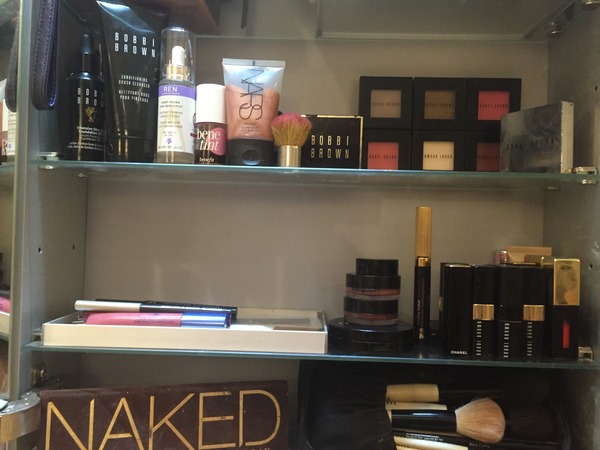 AIBU to be nosey and ask you what's in your makeup bag?