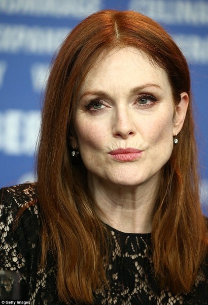 To think that Julianne Moore should have worn tights