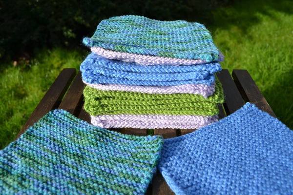 Woolly Hugs. Supporting refugees, lovely crafters and donors, fabulous Mumsnetters we need your help.