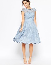 More of a WWYD - fellow wedding guest wants my dress!