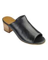 What is this kind of shoe called?