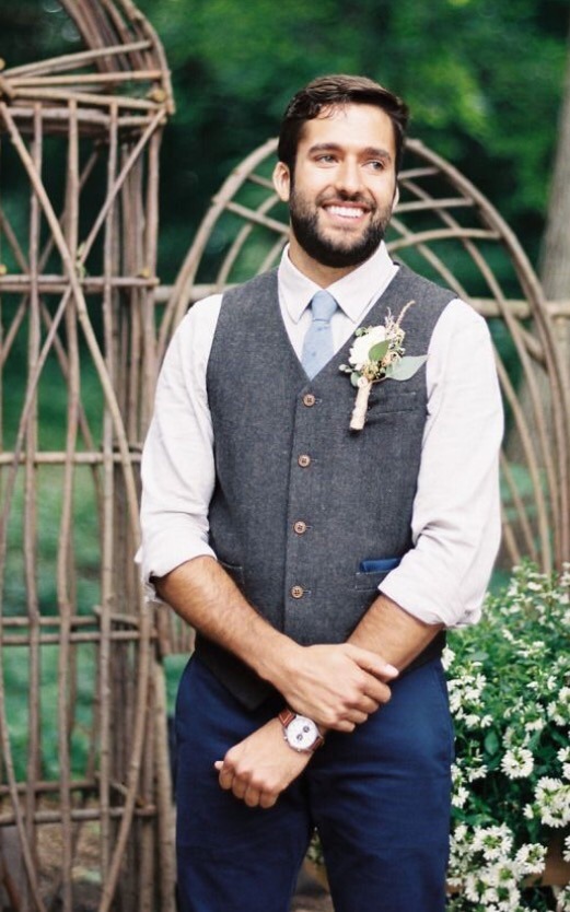 can a groom wear jeans to a wedding?
