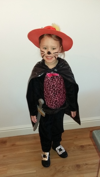 Share photos of your kids dressed up for World Book Day to win £100 book token + 10 official WBD books