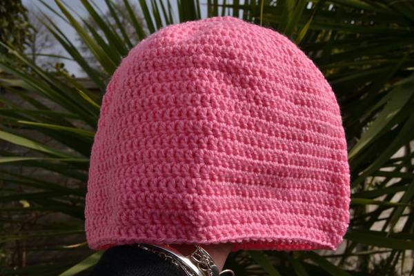 Woolly Hugs. Our Project to help refugees continues. One square, one blanket, a pair of gloves, one warm hat, one step at a time, really every little thing will help. All support welcome.