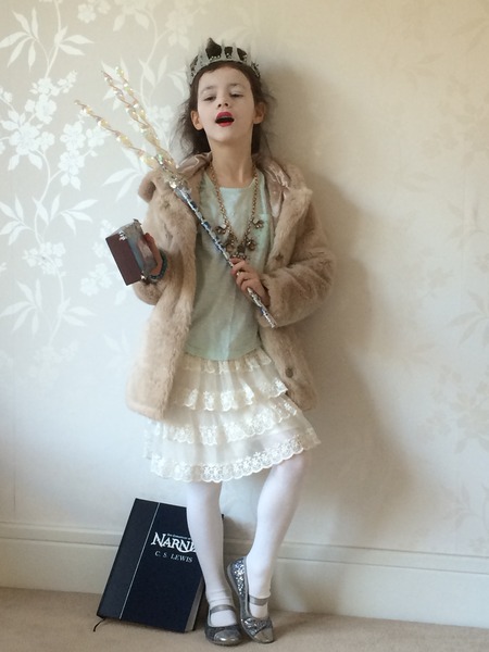 Share photos of your kids dressed up for World Book Day to win £100 book token + 10 official WBD books