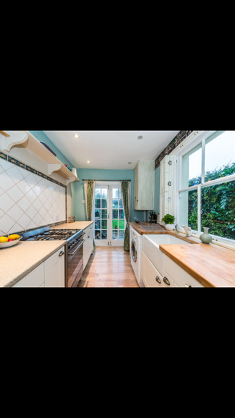In-built oven - fixture? or can the seller take it