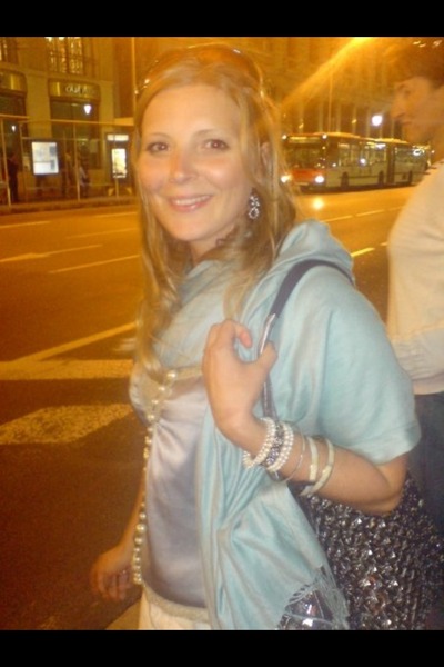 August 2016 number 4 - bumps popping and scans happening, we actually have babies!