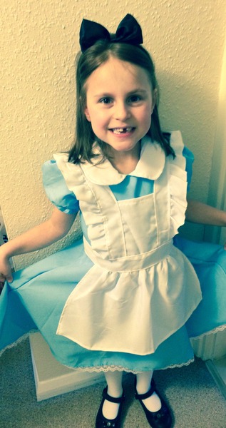 Share photos of your kids dressed up for World Book Day to win £100 book token + 10 official WBD books