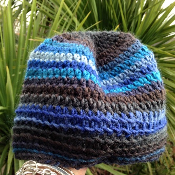 Woolly Hugs. Our Project to help refugees continues. One square, one blanket, a pair of gloves, one warm hat, one step at a time, really every little thing will help. All support welcome.