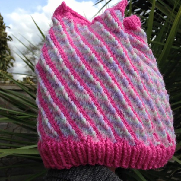 Woolly Hugs. Our Project to help refugees continues. One square, one blanket, a pair of gloves, one warm hat, one step at a time, really every little thing will help. All support welcome.